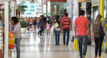Entenda os direitos do consumidor para trocas de presentes de Natal